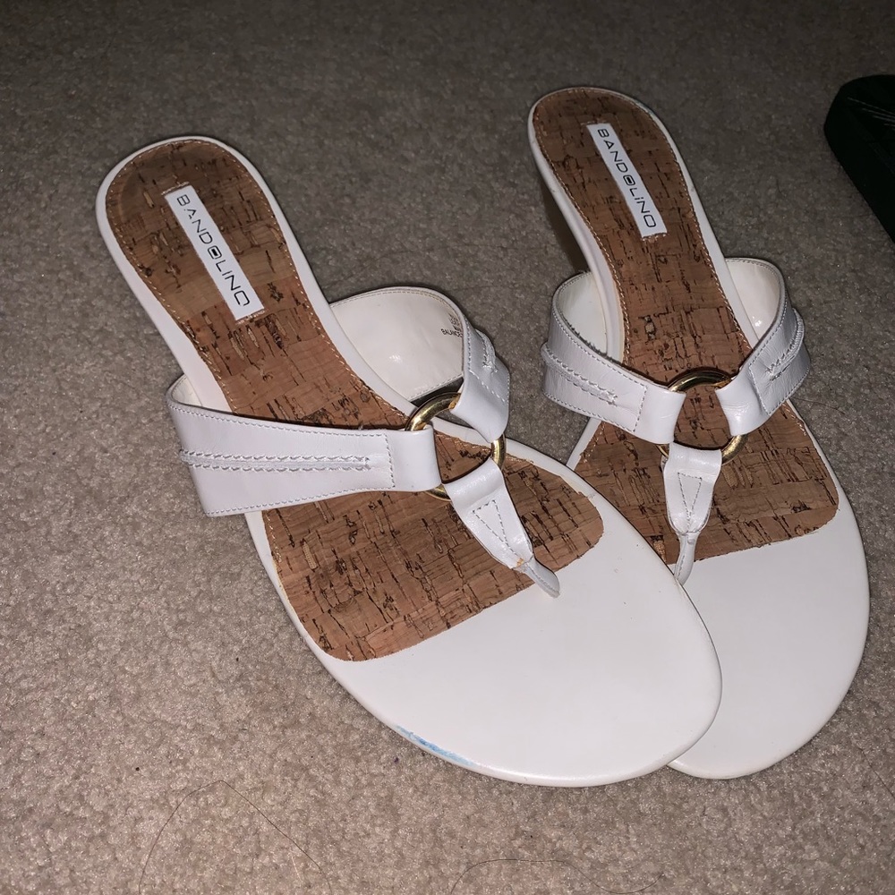 Bandolino white sandals with slight heel